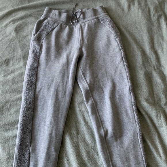 Lululemon Sherpa joggers size 4 - Picture 6 of 6